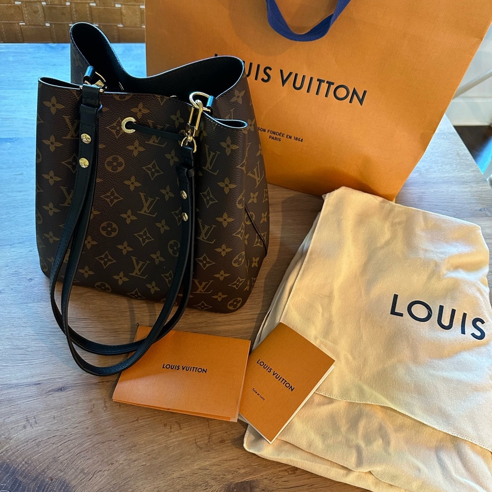 Like new Neomie LV bag with black detail